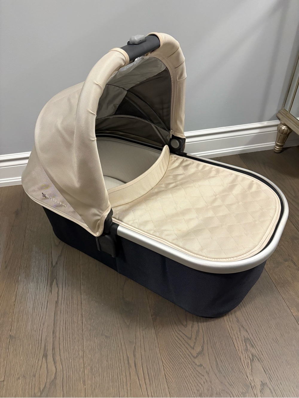 Uppababy creme bassinet for vista or Cruz